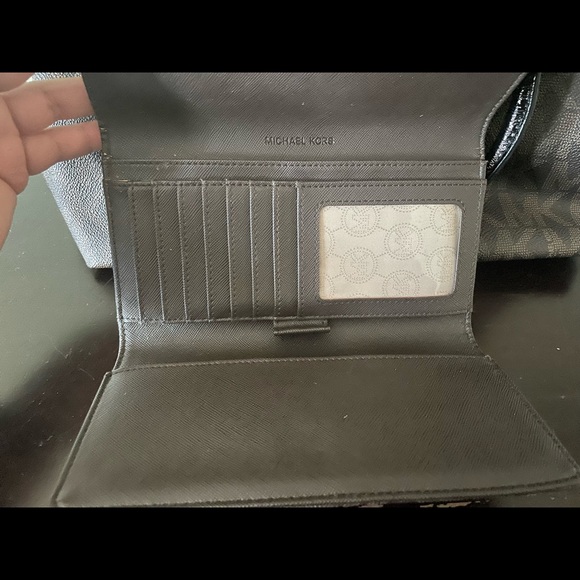 Michael Kors purse and wallet - Picture 5 of 6